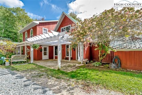 Photo of 2209 Sugar Mountain 2 Road, Newland, NC 28657 (MLS # 258043)