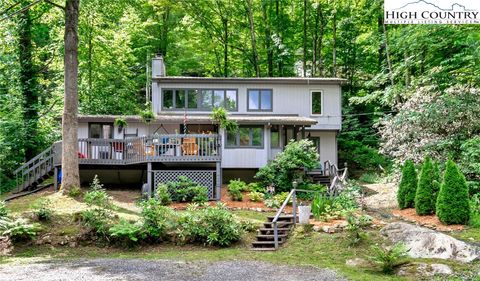 Photo of 424 Clubhouse Drive, Banner Elk, NC 28604 (MLS # 256685)