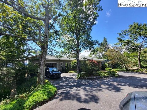 Photo of 200 Longview Drive, Blowing Rock, NC 28605 (MLS # 257827)