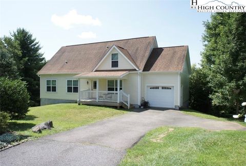 Photo of 228 Somerset Drive, Boone, NC 28607 (MLS # 247416)