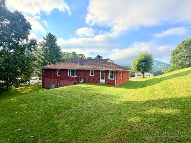102 Knollview Drive