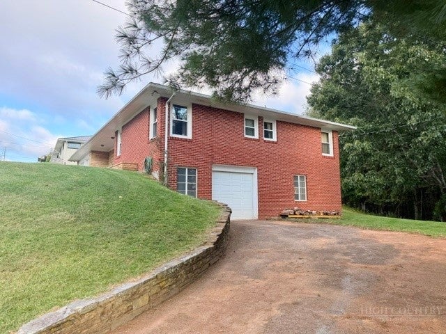 102 Knollview Drive