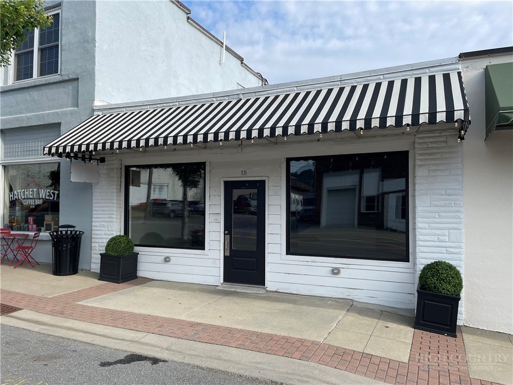 15 E 2nd Street