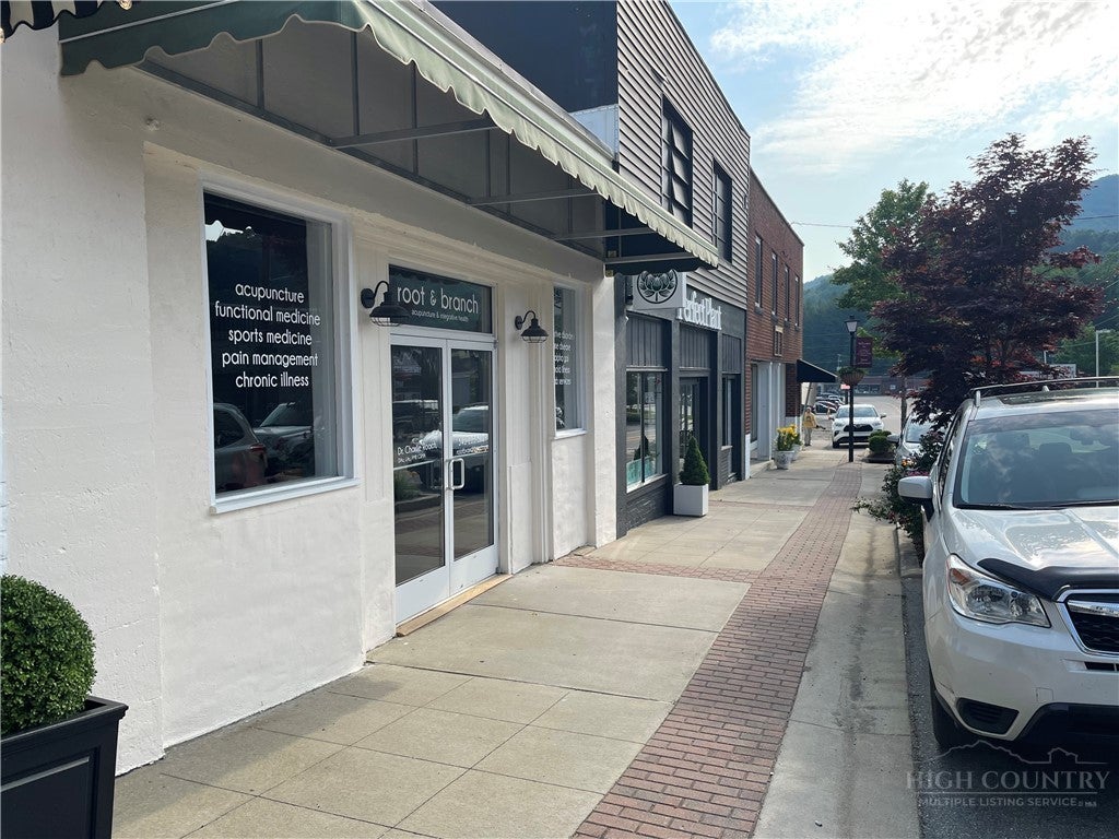 15 E 2nd Street