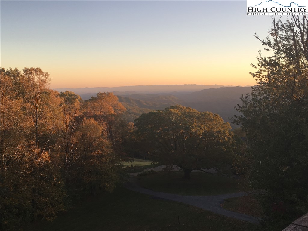 Blowing Rock, North Carolina 28605, United States, 4 Bedrooms Bedrooms, ,5 BathroomsBathrooms,Residential,Active,37474