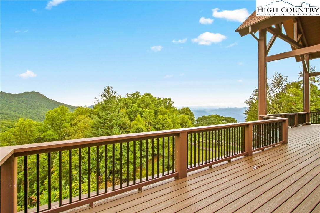 Blowing Rock, North Carolina 28605, United States, 4 Bedrooms Bedrooms, ,5 BathroomsBathrooms,Residential,Active,37474