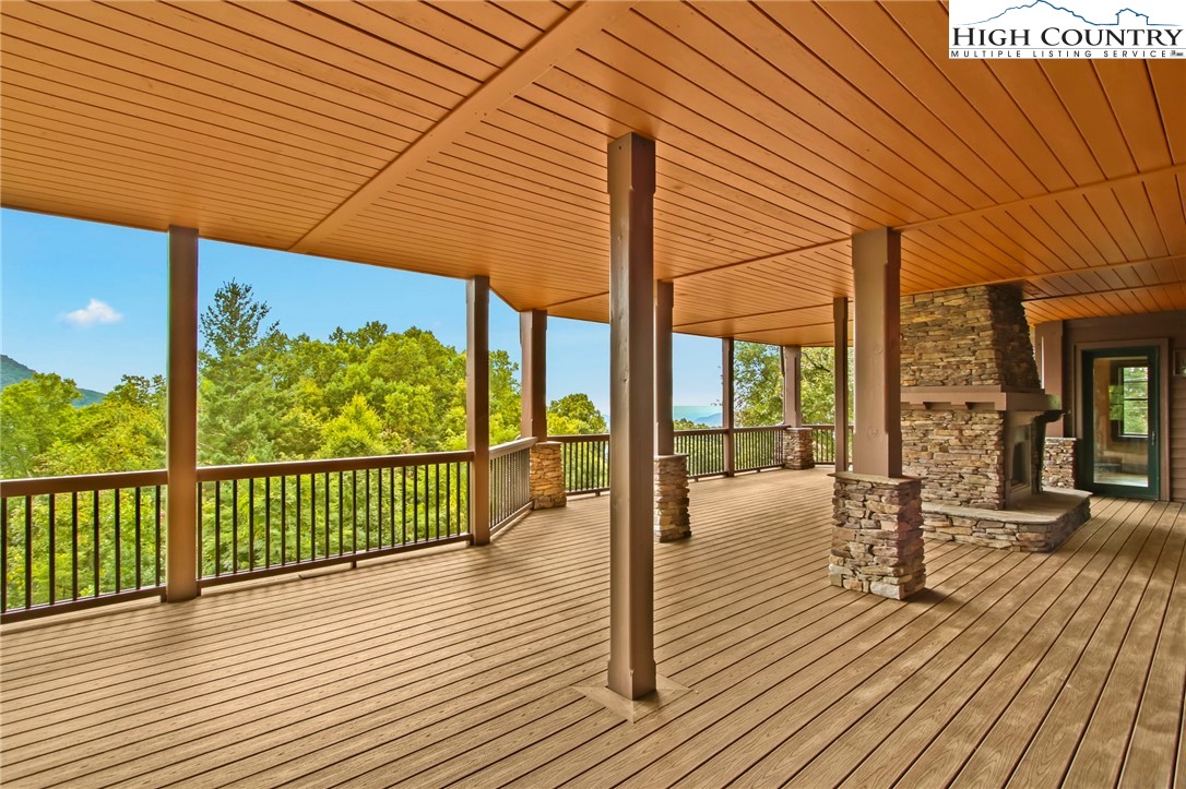 Blowing Rock, North Carolina 28605, United States, 4 Bedrooms Bedrooms, ,5 BathroomsBathrooms,Residential,Active,37474