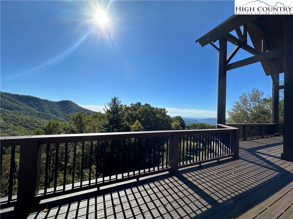 Blowing Rock, North Carolina 28605, United States, 4 Bedrooms Bedrooms, ,5 BathroomsBathrooms,Residential,Active,37474