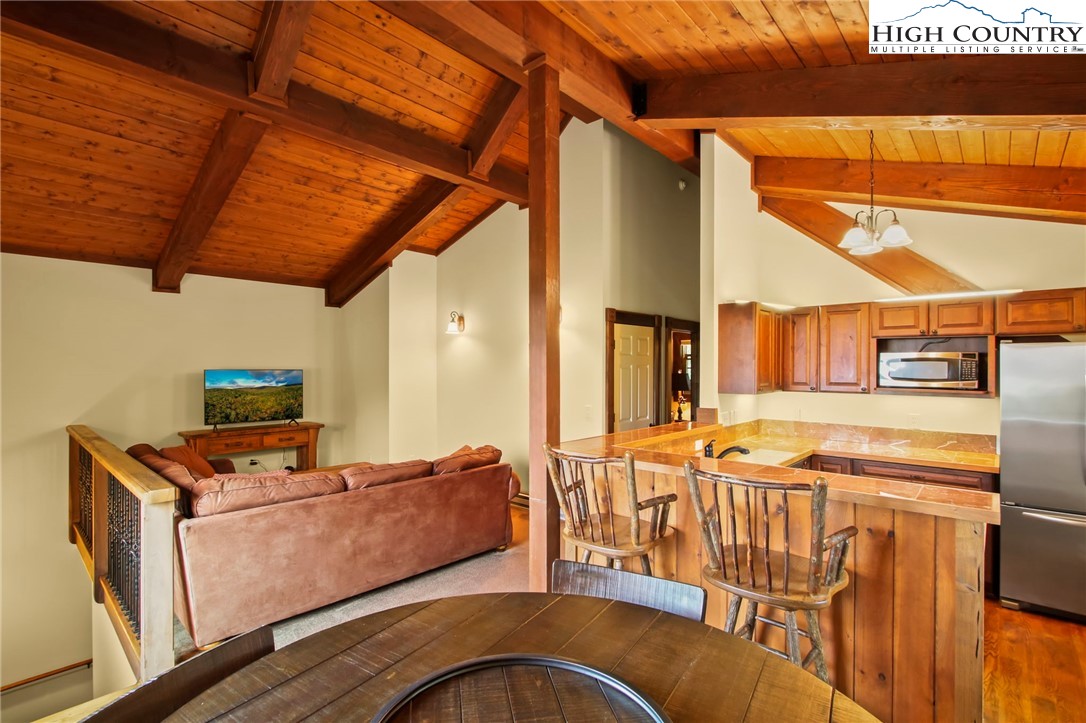 Blowing Rock, North Carolina 28605, United States, 4 Bedrooms Bedrooms, ,5 BathroomsBathrooms,Residential,Active,37474