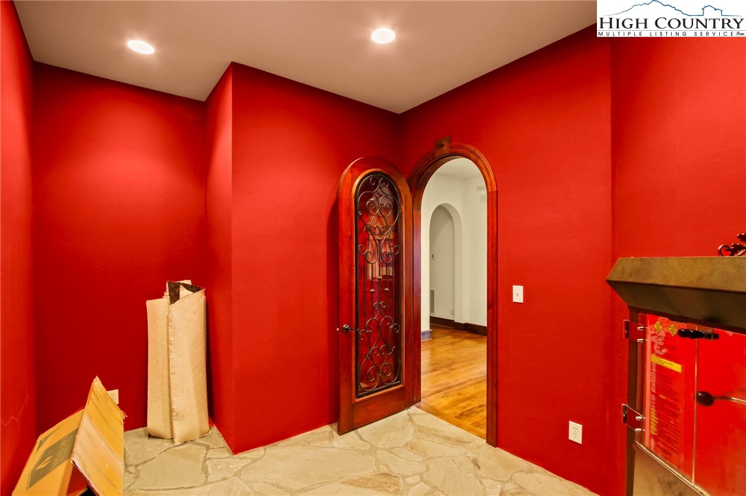 Blowing Rock, North Carolina 28605, United States, 4 Bedrooms Bedrooms, ,5 BathroomsBathrooms,Residential,Active,37474