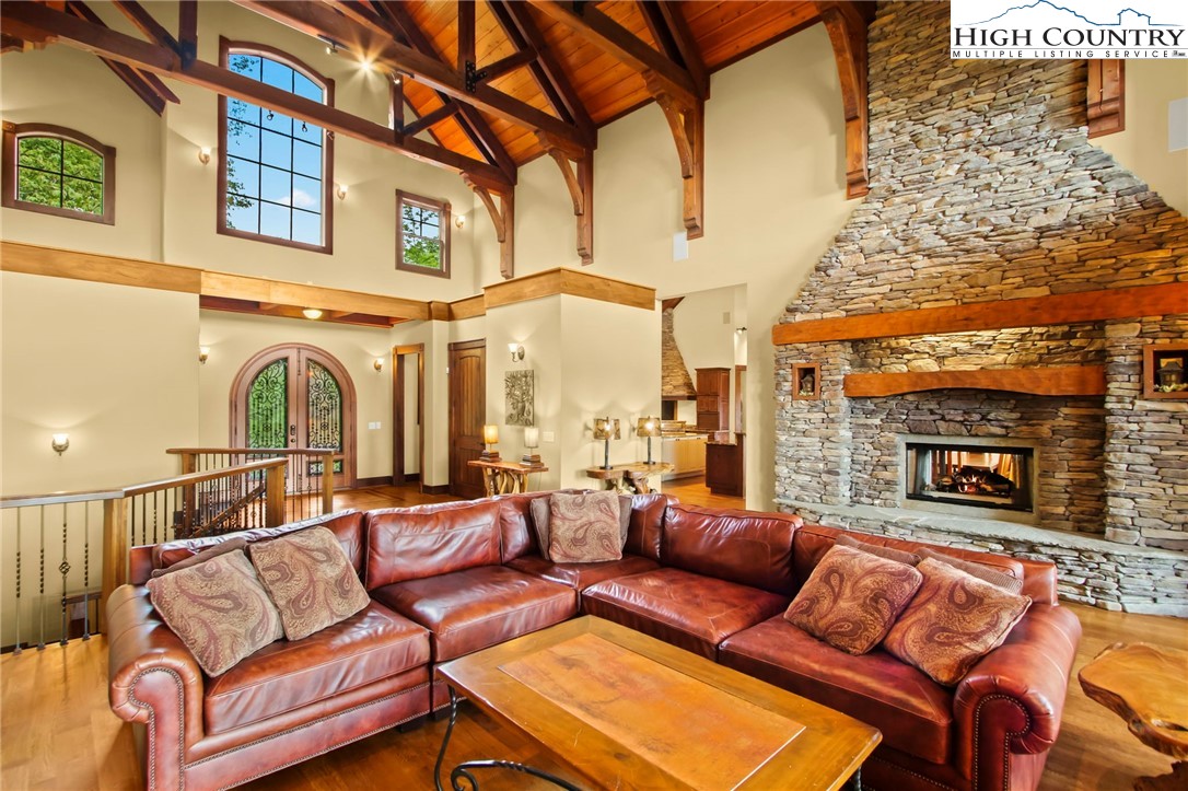 Blowing Rock, North Carolina 28605, United States, 4 Bedrooms Bedrooms, ,5 BathroomsBathrooms,Residential,Active,37474