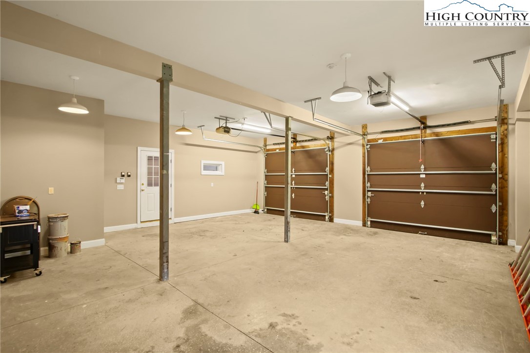 Blowing Rock, North Carolina 28605, United States, 4 Bedrooms Bedrooms, ,5 BathroomsBathrooms,Residential,Active,37474