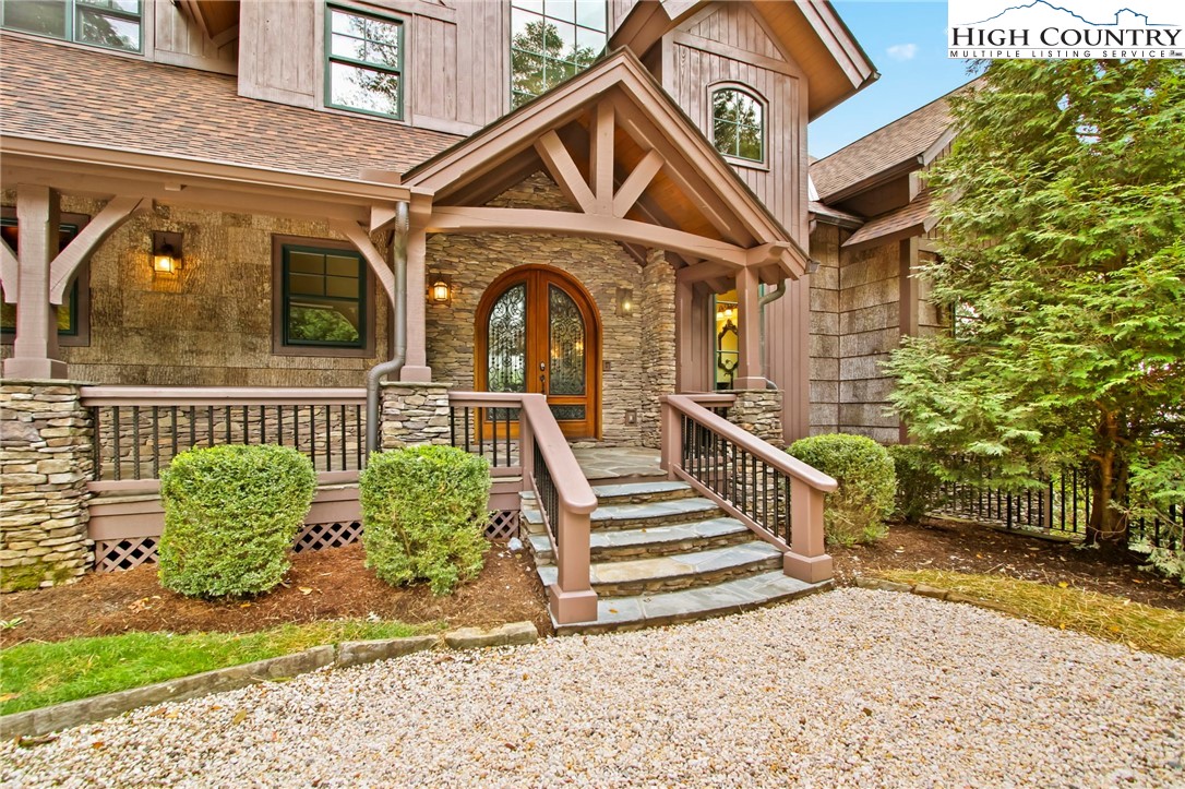 Blowing Rock, North Carolina 28605, United States, 4 Bedrooms Bedrooms, ,5 BathroomsBathrooms,Residential,Active,37474