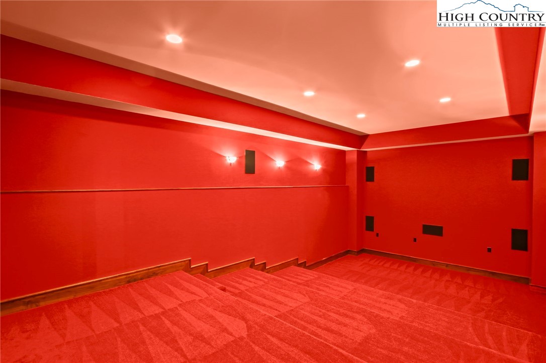 Blowing Rock, North Carolina 28605, United States, 4 Bedrooms Bedrooms, ,5 BathroomsBathrooms,Residential,Active,37474