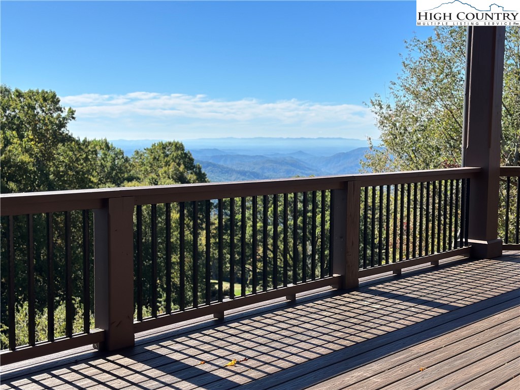 Blowing Rock, North Carolina 28605, United States, 4 Bedrooms Bedrooms, ,5 BathroomsBathrooms,Residential,Active,37474