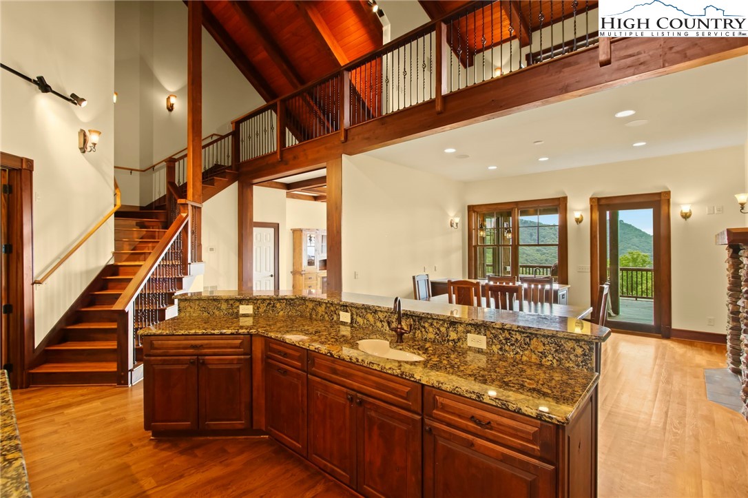 Blowing Rock, North Carolina 28605, United States, 4 Bedrooms Bedrooms, ,5 BathroomsBathrooms,Residential,Active,37474