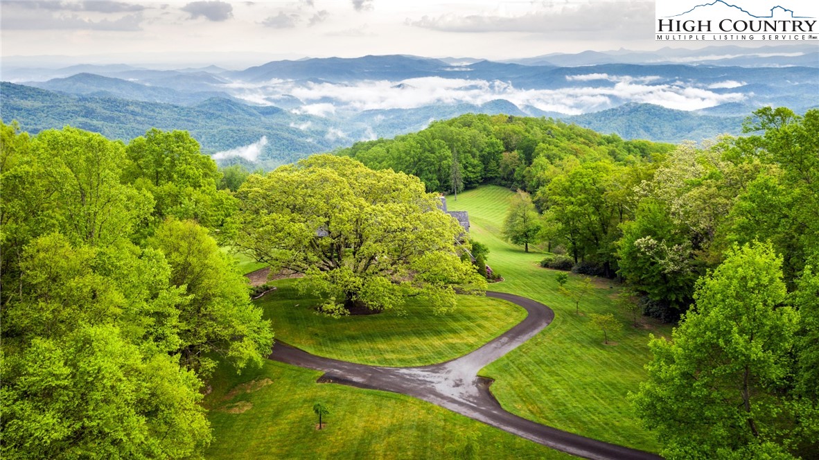 Blowing Rock, North Carolina 28605, United States, 4 Bedrooms Bedrooms, ,5 BathroomsBathrooms,Residential,Active,37474