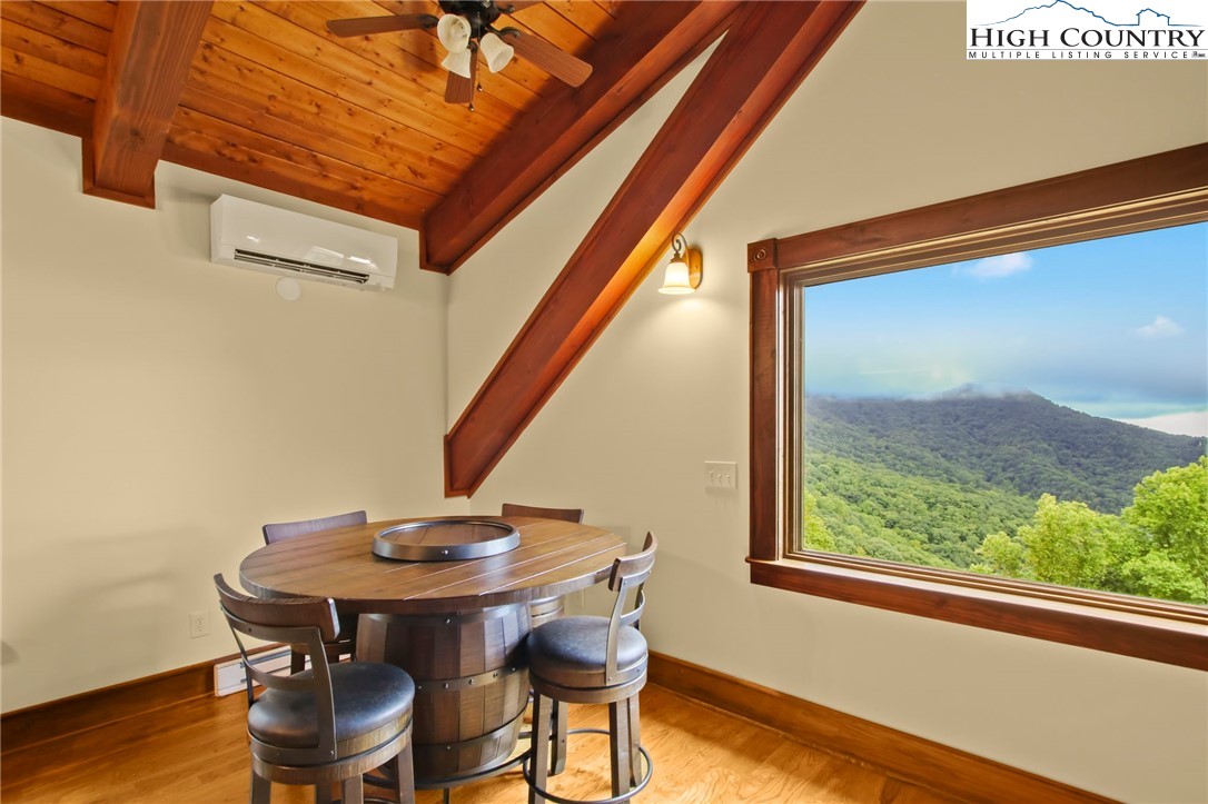 Blowing Rock, North Carolina 28605, United States, 4 Bedrooms Bedrooms, ,5 BathroomsBathrooms,Residential,Active,37474