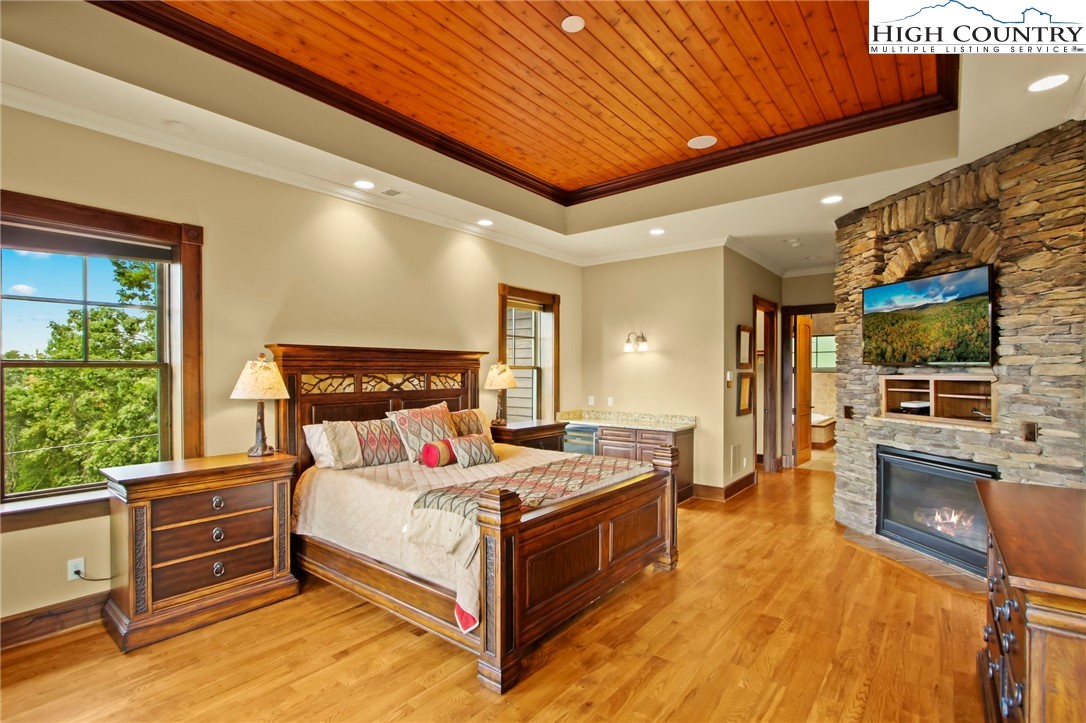 Blowing Rock, North Carolina 28605, United States, 4 Bedrooms Bedrooms, ,5 BathroomsBathrooms,Residential,Active,37474