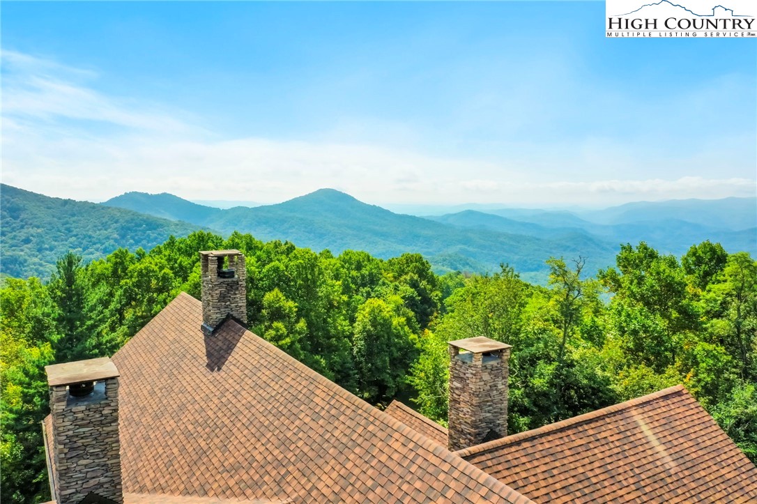 Blowing Rock, North Carolina 28605, United States, 4 Bedrooms Bedrooms, ,5 BathroomsBathrooms,Residential,Active,37474