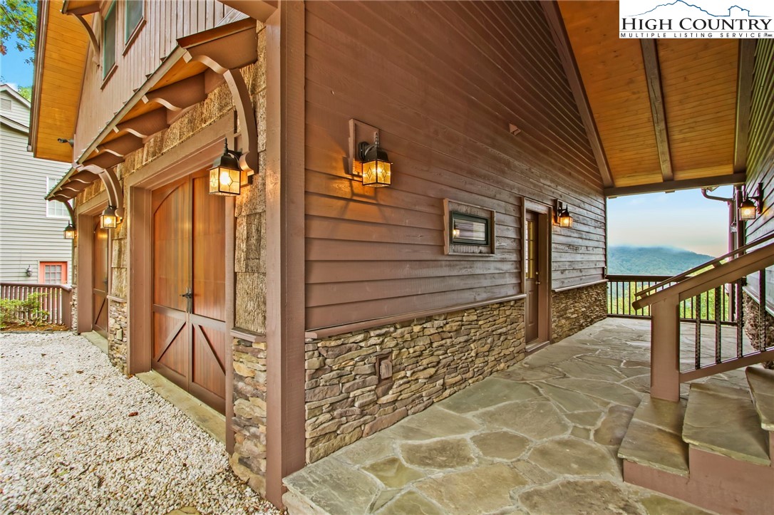 Blowing Rock, North Carolina 28605, United States, 4 Bedrooms Bedrooms, ,5 BathroomsBathrooms,Residential,Active,37474