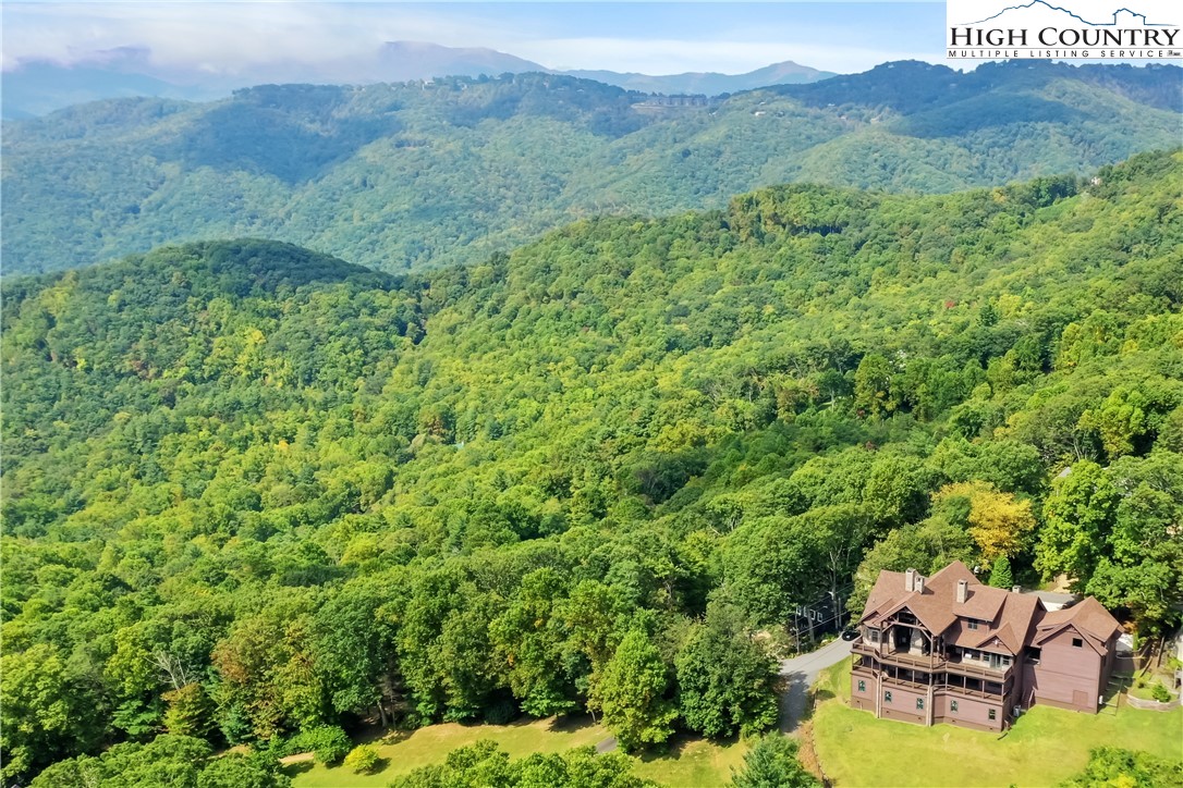 Blowing Rock, North Carolina 28605, United States, 4 Bedrooms Bedrooms, ,5 BathroomsBathrooms,Residential,Active,37474