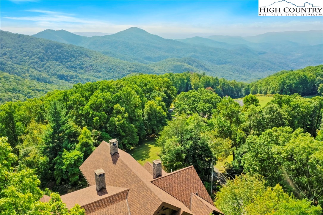 Blowing Rock, North Carolina 28605, United States, 4 Bedrooms Bedrooms, ,5 BathroomsBathrooms,Residential,Active,37474