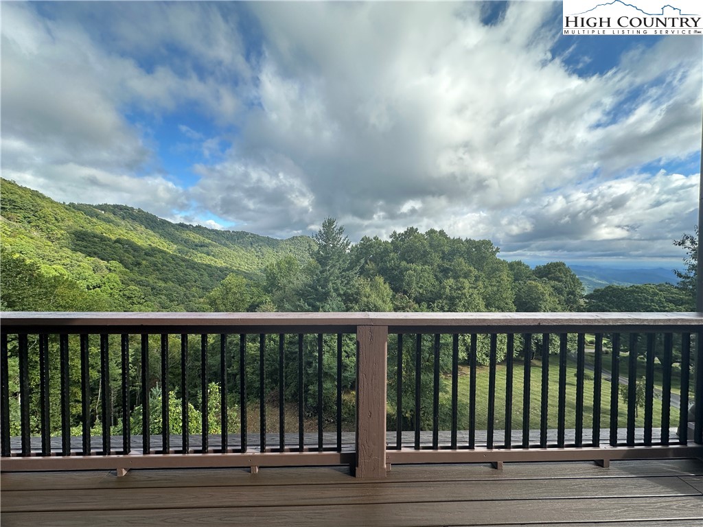 Blowing Rock, North Carolina 28605, United States, 4 Bedrooms Bedrooms, ,5 BathroomsBathrooms,Residential,Active,37474