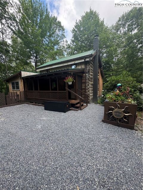 Photo of 181 Oak Lane, Newland, NC 28657 (MLS # 257011)