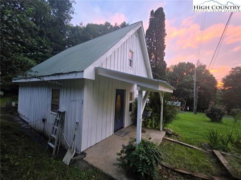 Photo of 184 Hobert South Road, Zionville, NC 28698 (MLS # 257257)