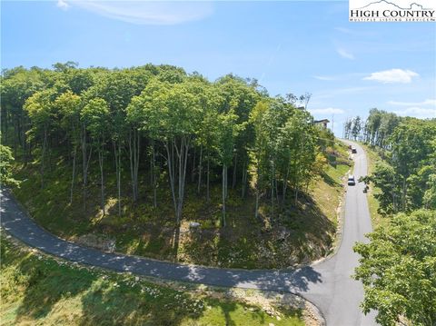 Photo of 131 Eagle Roost, Banner Elk, NC 28604 (MLS # 251818) Photo of 131 Eagle Roost, Banner Elk, NC 28604 (MLS # 251818)