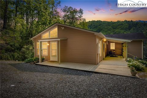 Photo of 2763 Crabtree Road, Spruce Pine, NC 29777 (MLS # 256093) Photo of 2763 Crabtree Road, Spruce Pine, NC 29777 (MLS # 256093)