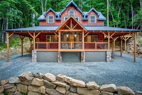 Photo of 1015 Pine Ridge Road, Beech Mountain, NC 28604 (MLS # 261285)