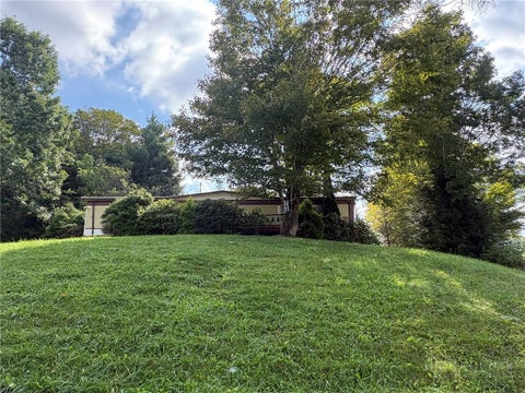 Photo of 16 Wineberry Lane, Newland, NC 28657 (MLS # 264463)