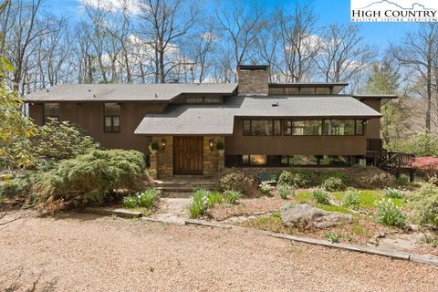 Photo of 507 Bear Creek Road, Linville, NC 28646 (MLS # 255713) Photo of 507 Bear Creek Road, Linville, NC 28646 (MLS # 255713)