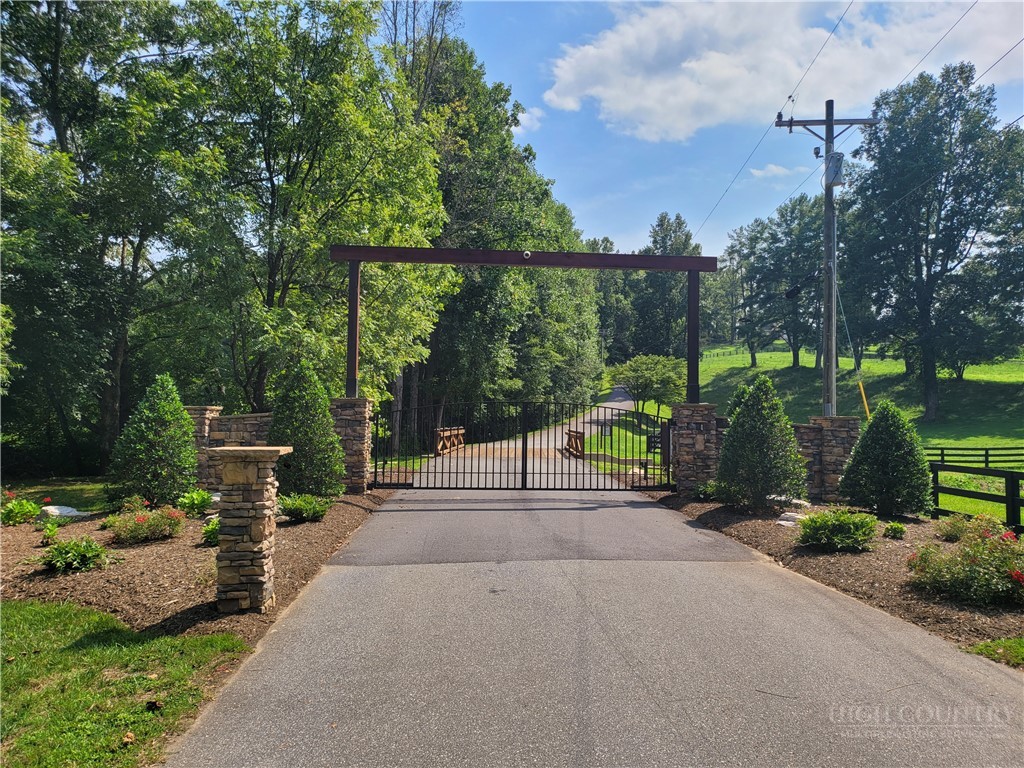2093 Thoroughbred Way