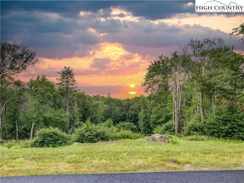 Photo of 72 Eagle Creek Trail, Banner Elk, NC 28604 (MLS # 256689) Photo of 72 Eagle Creek Trail, Banner Elk, NC 28604 (MLS # 256689)