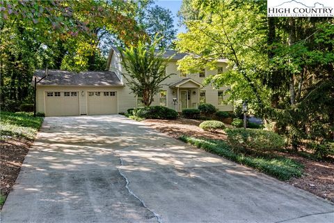 Photo of 205 N Quail Circle, Wilkesboro, NC 28697 (MLS # 258061)