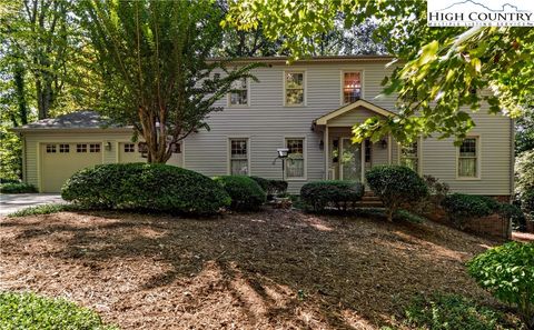 Photo of 205 N Quail Circle, Wilkesboro, NC 28697 (MLS # 258061) Photo of 205 N Quail Circle, Wilkesboro, NC 28697 (MLS # 258061)