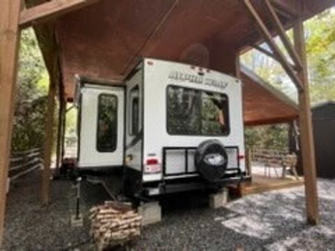 Photo of 21 Pepperidge Lane, Newland, NC 28657 (MLS # 260980)