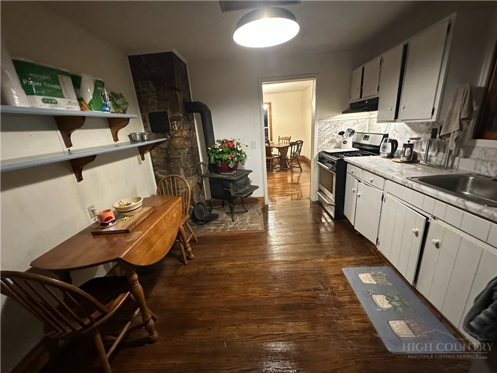 Photo of 71 Warrior Lane, Newland, NC 28657 (MLS # 262113)
