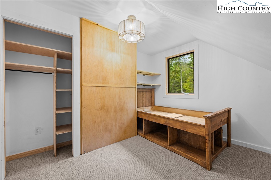 Deep Gap, North Carolina 28618, United States, 4 Bedrooms Bedrooms, ,4 BathroomsBathrooms,Residential,Active,220903