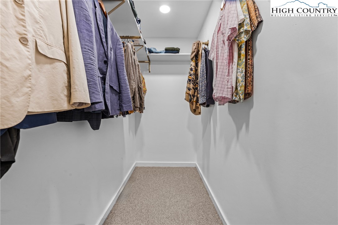 Deep Gap, North Carolina 28618, United States, 4 Bedrooms Bedrooms, ,4 BathroomsBathrooms,Residential,Active,220903