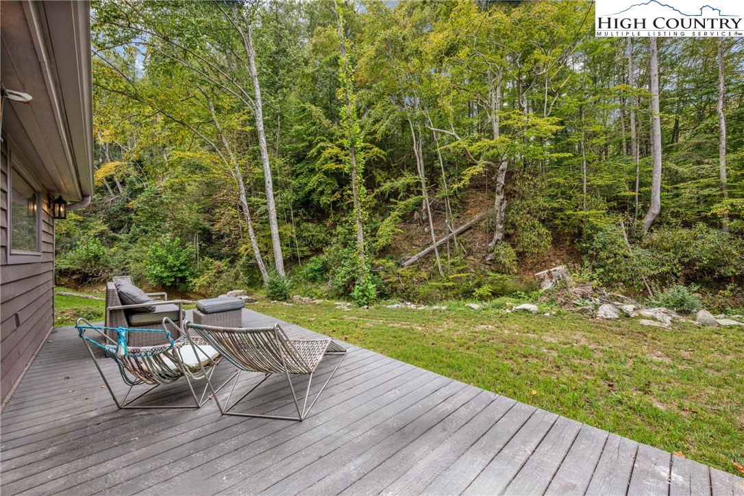 Deep Gap, North Carolina 28618, United States, 4 Bedrooms Bedrooms, ,4 BathroomsBathrooms,Residential,Active,220903