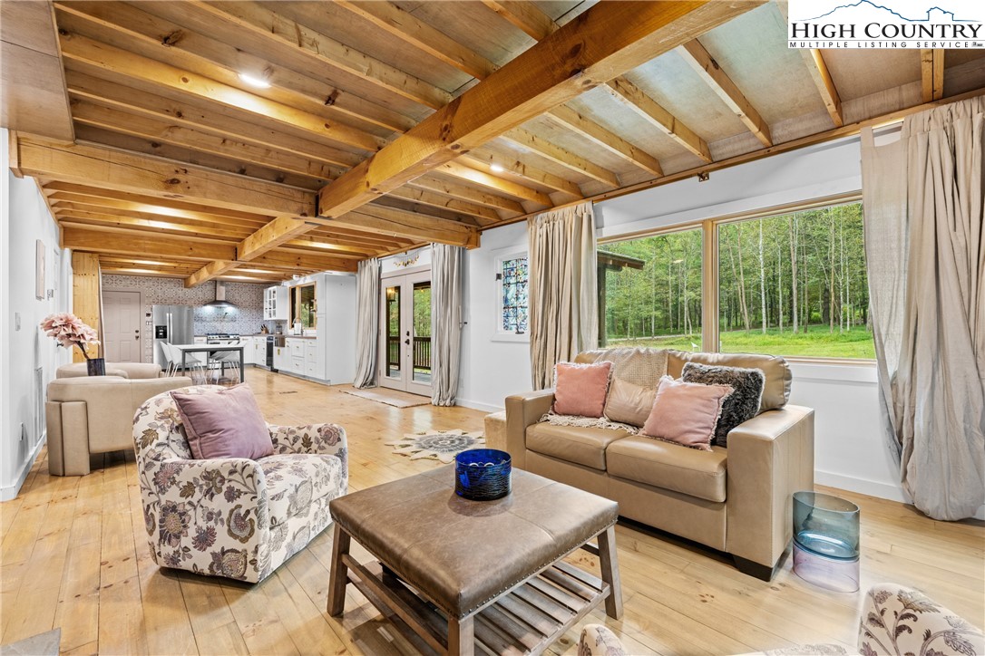 Deep Gap, North Carolina 28618, United States, 4 Bedrooms Bedrooms, ,4 BathroomsBathrooms,Residential,Active,220903