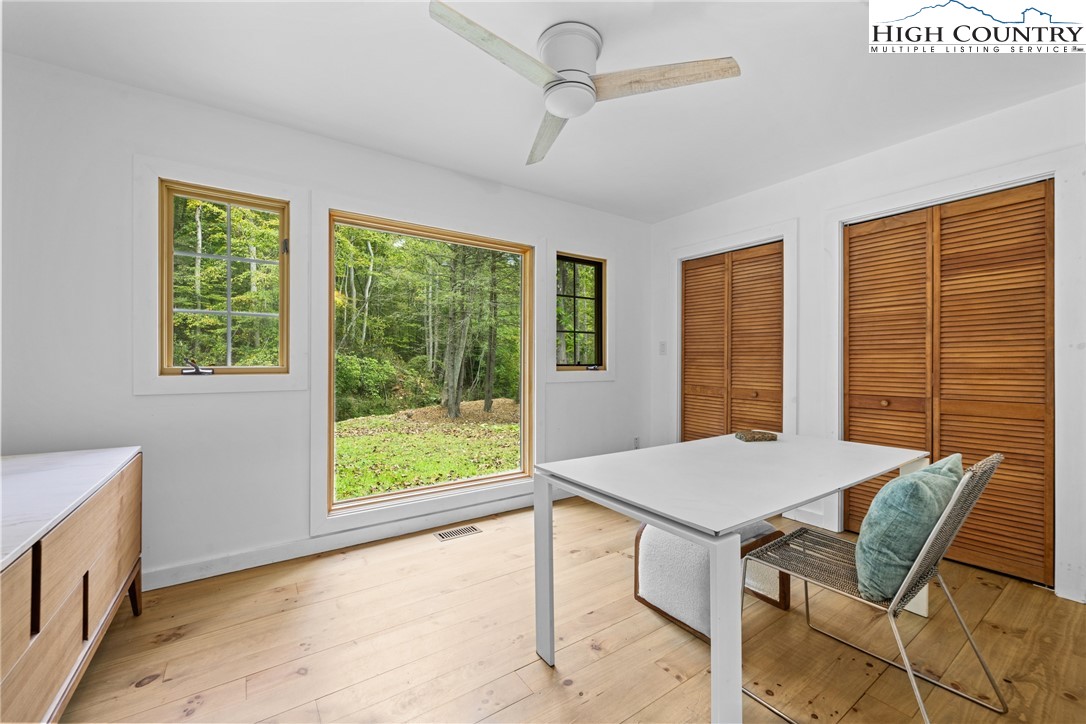 Deep Gap, North Carolina 28618, United States, 4 Bedrooms Bedrooms, ,4 BathroomsBathrooms,Residential,Active,220903