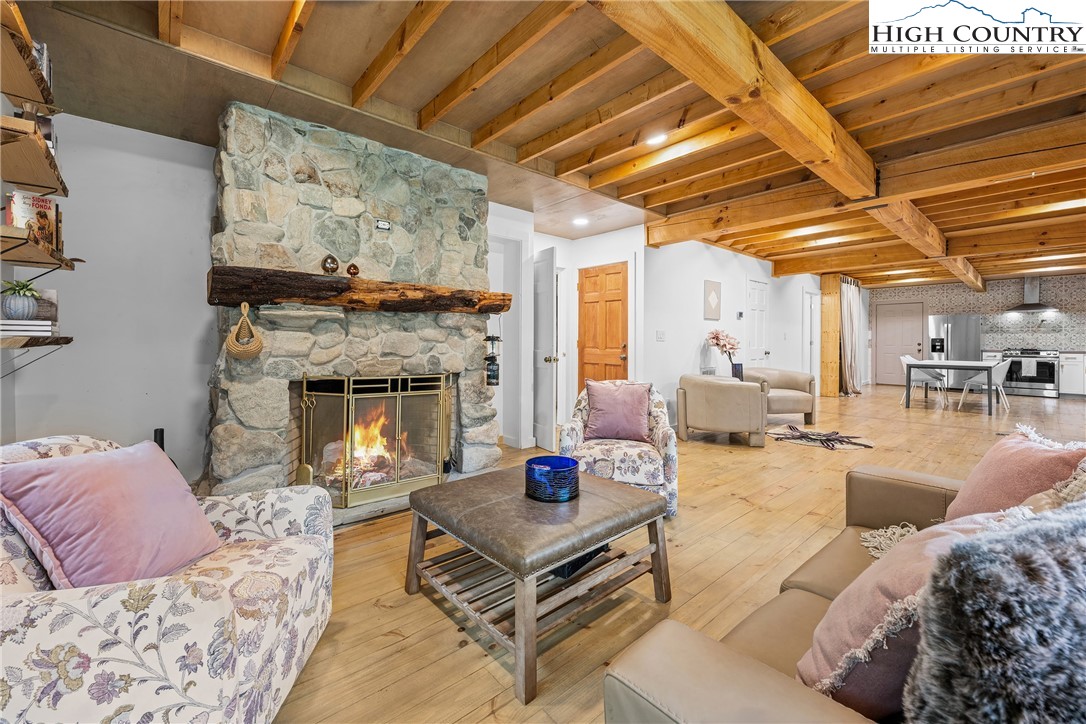 Deep Gap, North Carolina 28618, United States, 4 Bedrooms Bedrooms, ,4 BathroomsBathrooms,Residential,Active,220903