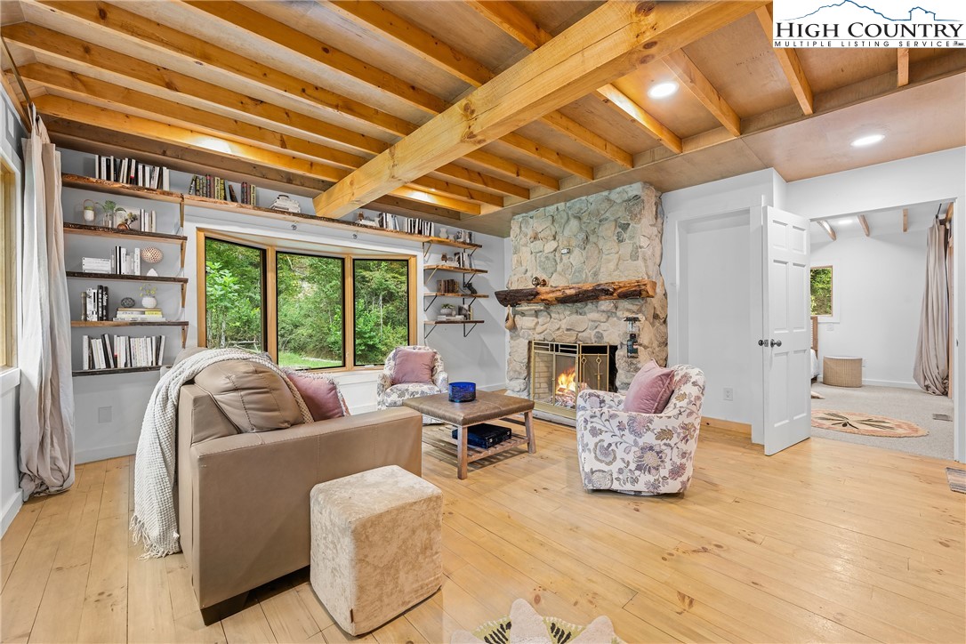 Deep Gap, North Carolina 28618, United States, 4 Bedrooms Bedrooms, ,4 BathroomsBathrooms,Residential,Active,220903