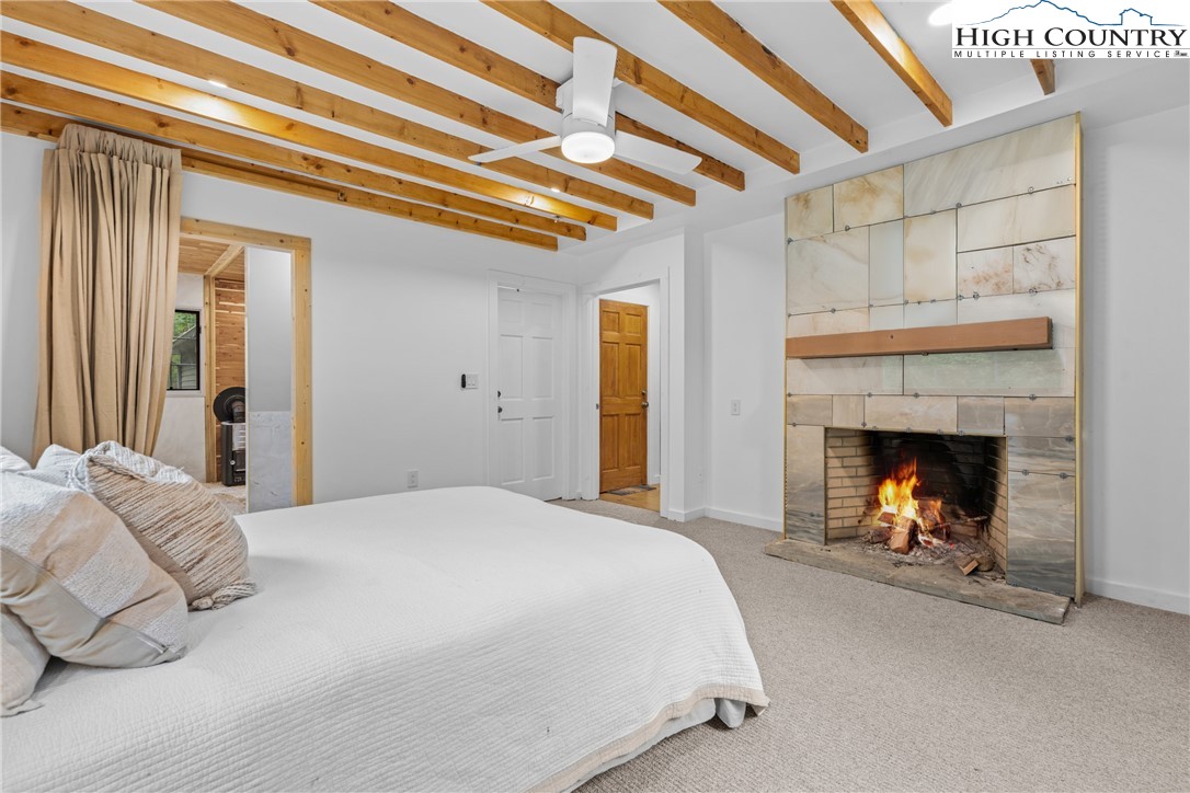 Deep Gap, North Carolina 28618, United States, 4 Bedrooms Bedrooms, ,4 BathroomsBathrooms,Residential,Active,220903