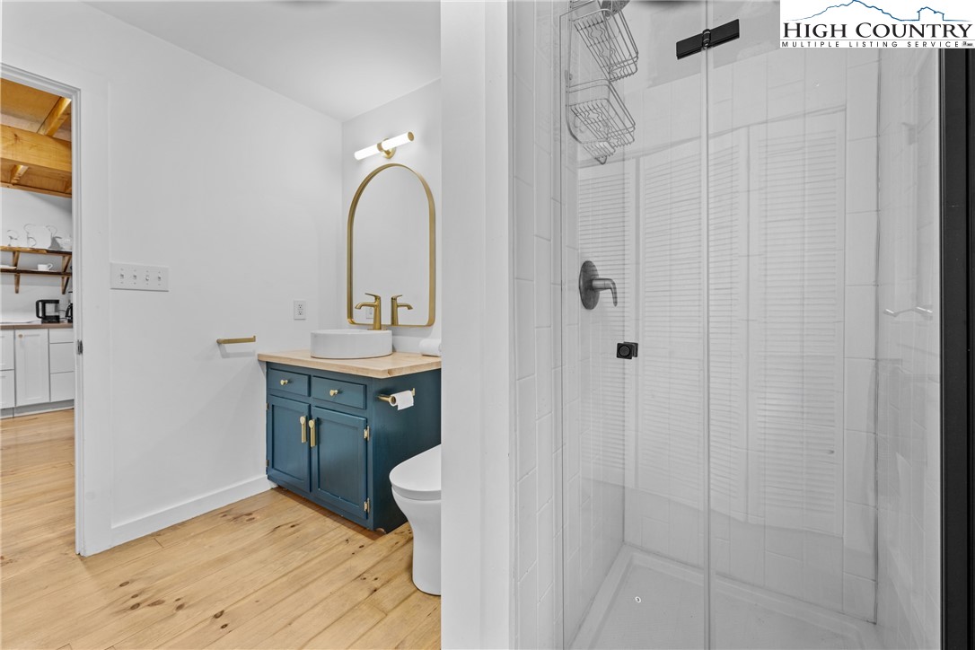 Deep Gap, North Carolina 28618, United States, 4 Bedrooms Bedrooms, ,4 BathroomsBathrooms,Residential,Active,220903